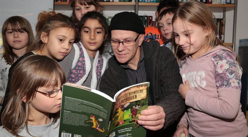 Benny Trapp präsentiert Kindern sein neues Buch; Quelle Westdeutsche Zeitung, 1.1.2017, Foto: Doro Siewert