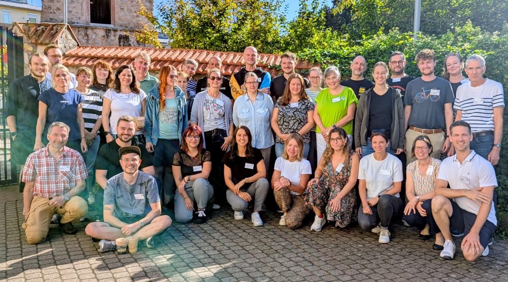 Tagungsfoto 2025, die Teilnehmenden in Bensheim